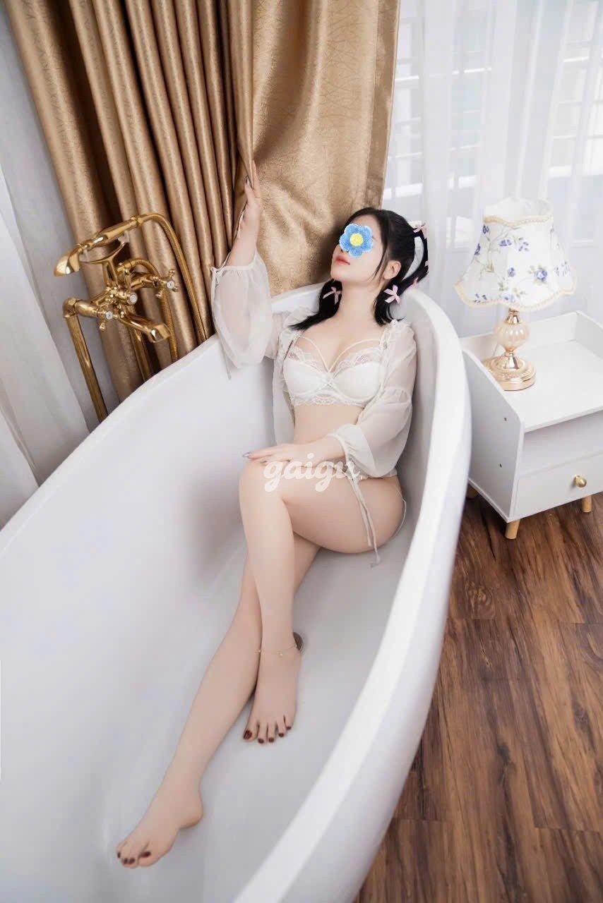 Như Quỳnh Sexy _ Gái dâm chiều khách, body gợi cảm