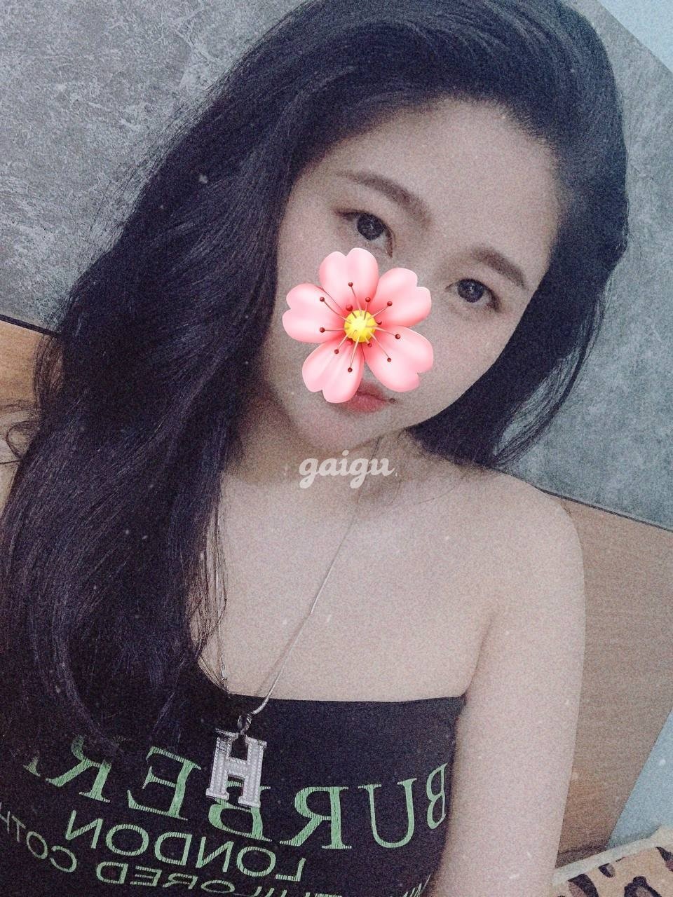LINH CON XINH XẮN DỄ THƯƠNG MÌNH DÂY CÂY CẢNH MỚI VÀO LÀM