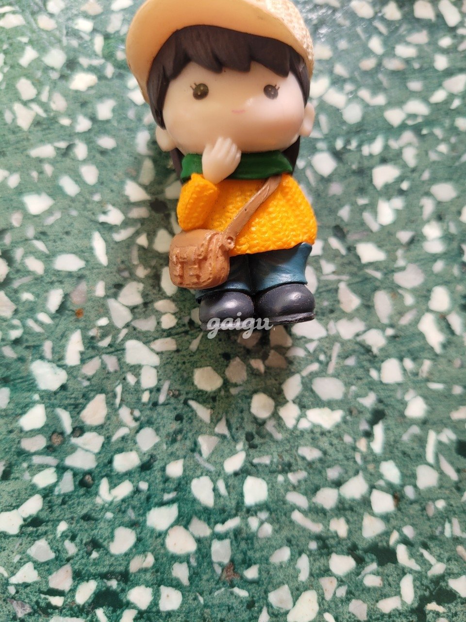 Cherry. Gái quê 100% ngày đầu vào nghề.
