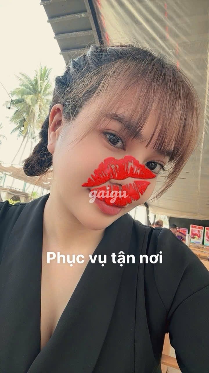 KIỀU TRANG gái dâm trắng xinh làm tình cực sướng