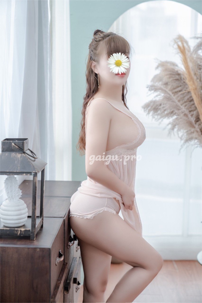 Lan Phương_Vòng 1 siêu to mông cong bím khít nhiều nước